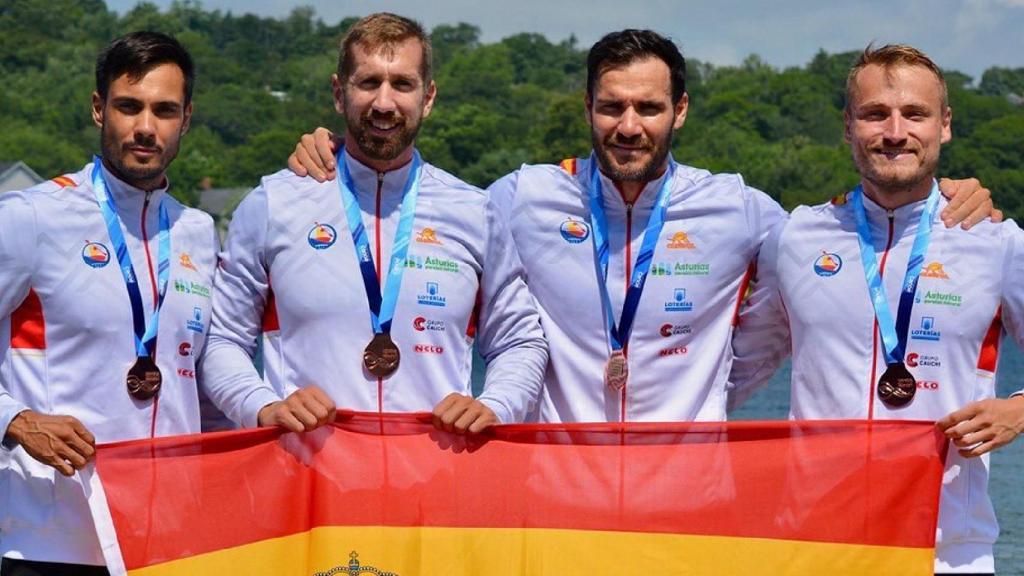 Rodrigo Germade, Carlos Arévalo, Saúl Craviotto y Marcus Cooper Walz con la medalla de oro.