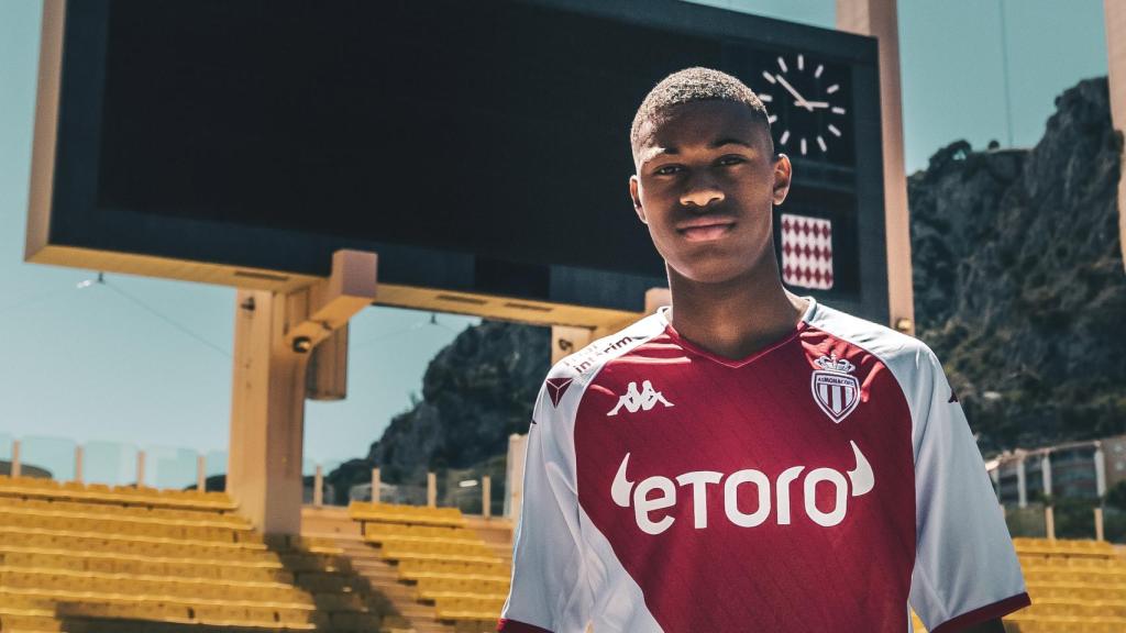 Malamine Efekele con la camiseta del AS Monaco.