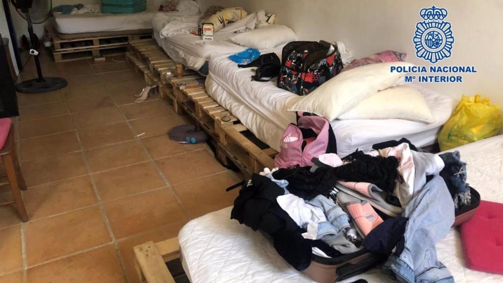 Imagen de una de las habitaciones donde eran retenidas las mujeres.