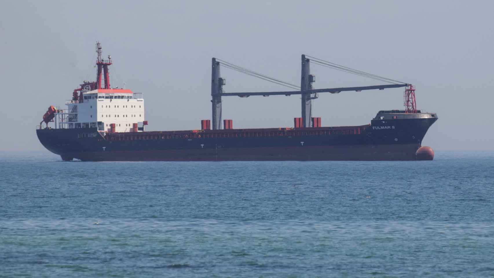 El buque de carga Fulmar S llega al puerto marítimo de Chornomorsk.
