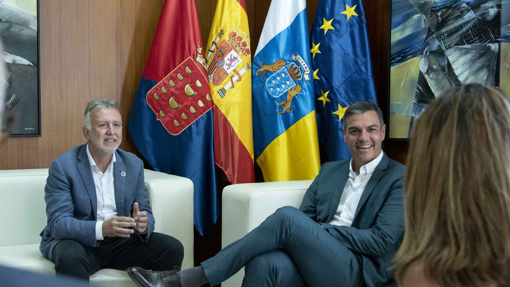 Pedro Sánchez el pasado lunes en Lanzarote, con el presidente de Canarias, Angel Víctor Torres.
