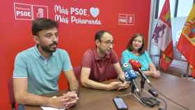 Rueda de prensa de los socialistas en la sede del PSOE de Peñaranda