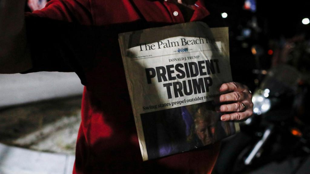 Manifestantes pro-Trump junto a su casa en Mar-a-Lago.