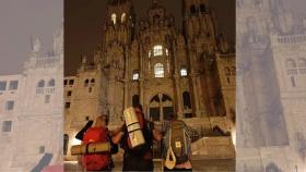 Los tres amigos comenzando su primera etapa del Camino frente a la Catedral