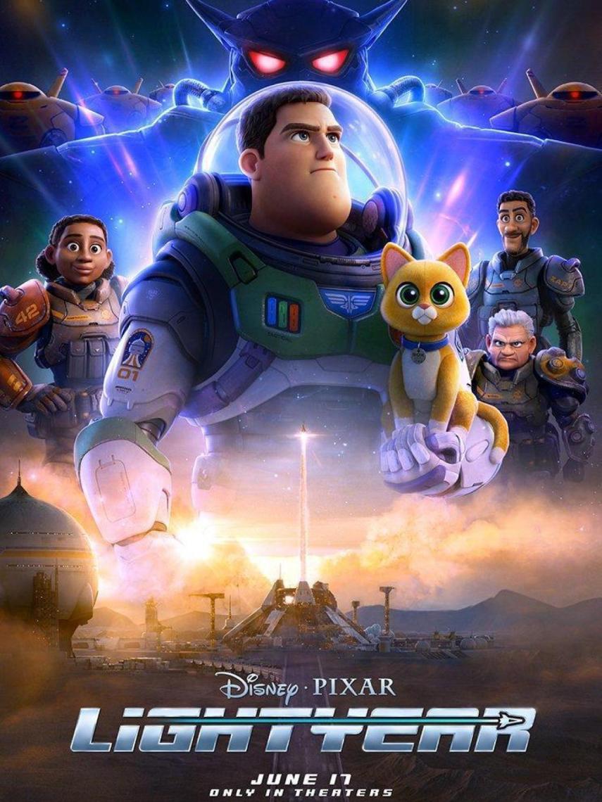 Cartel de la película 'Lightyear' recientemente estrenada.