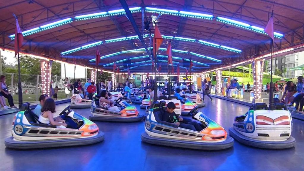 Los coches de choque son un clásico en cada feria.