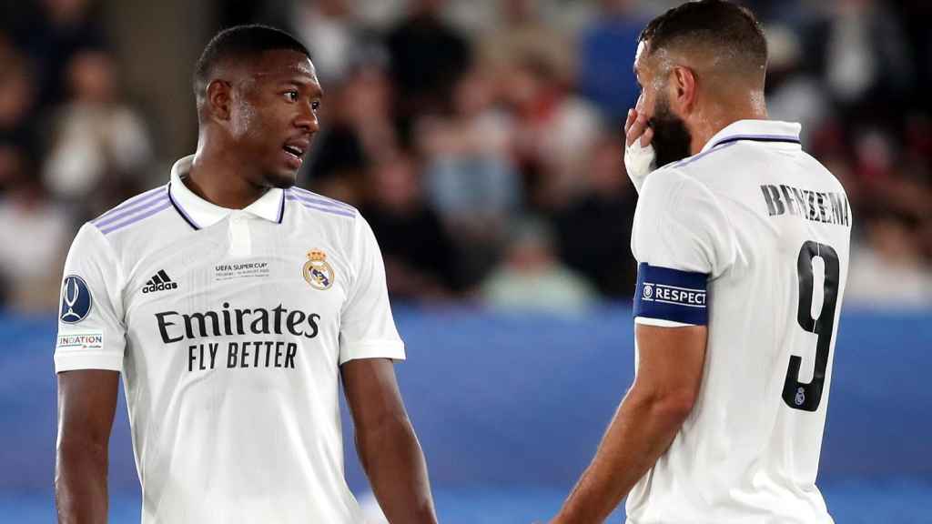 Alaba y Benzema, hablando en un momento de la final de la Supercopa de Europa