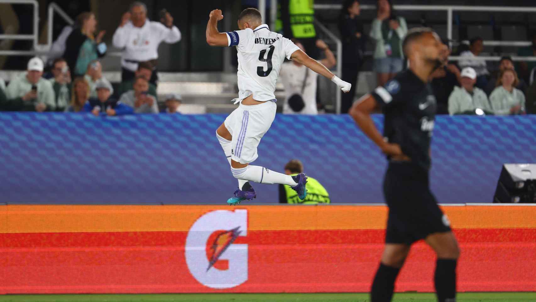Celebración de Karim Benzema de su gol en la Supercopa de Europa 2022
