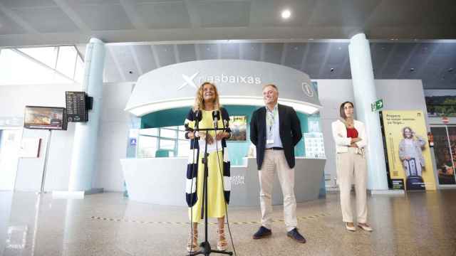 Carmela Silva visita el aeropuerto de Peinador (Vigo).