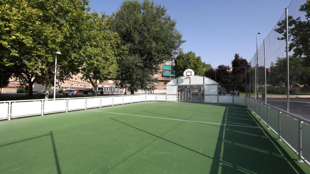 Pista polideportiva inaugurada en el parque Aquisgrán.