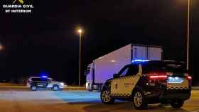 La Guardia Civil logró localizar y detener al conductor del camión en un tramo entre Crevillente y Alicante.