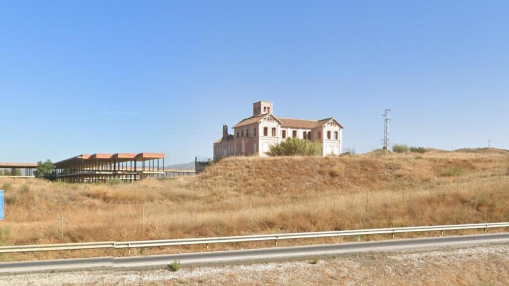 El Cortijo Jurado, en Málaga, visto desde la autovía del Guadalhorce.