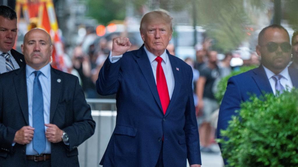 Donald Trump, este miércoles a las puertas de la Torre Trump en Nueva York.