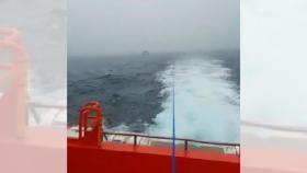 La ‘Salvamar Betelgeuse’ remolca a A Coruña al velero ‘Triola’.