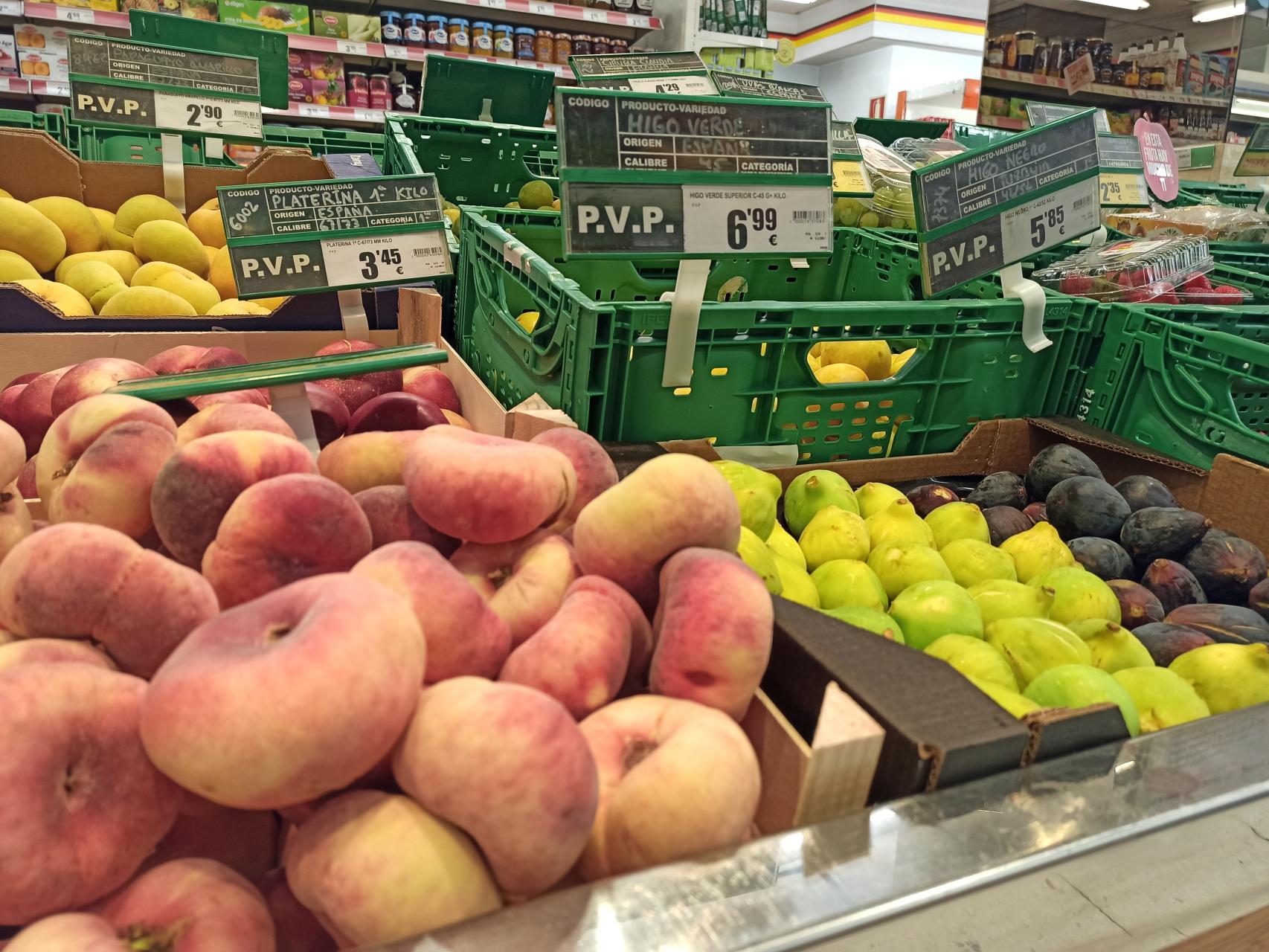 Precios de fruta en un supermercado.