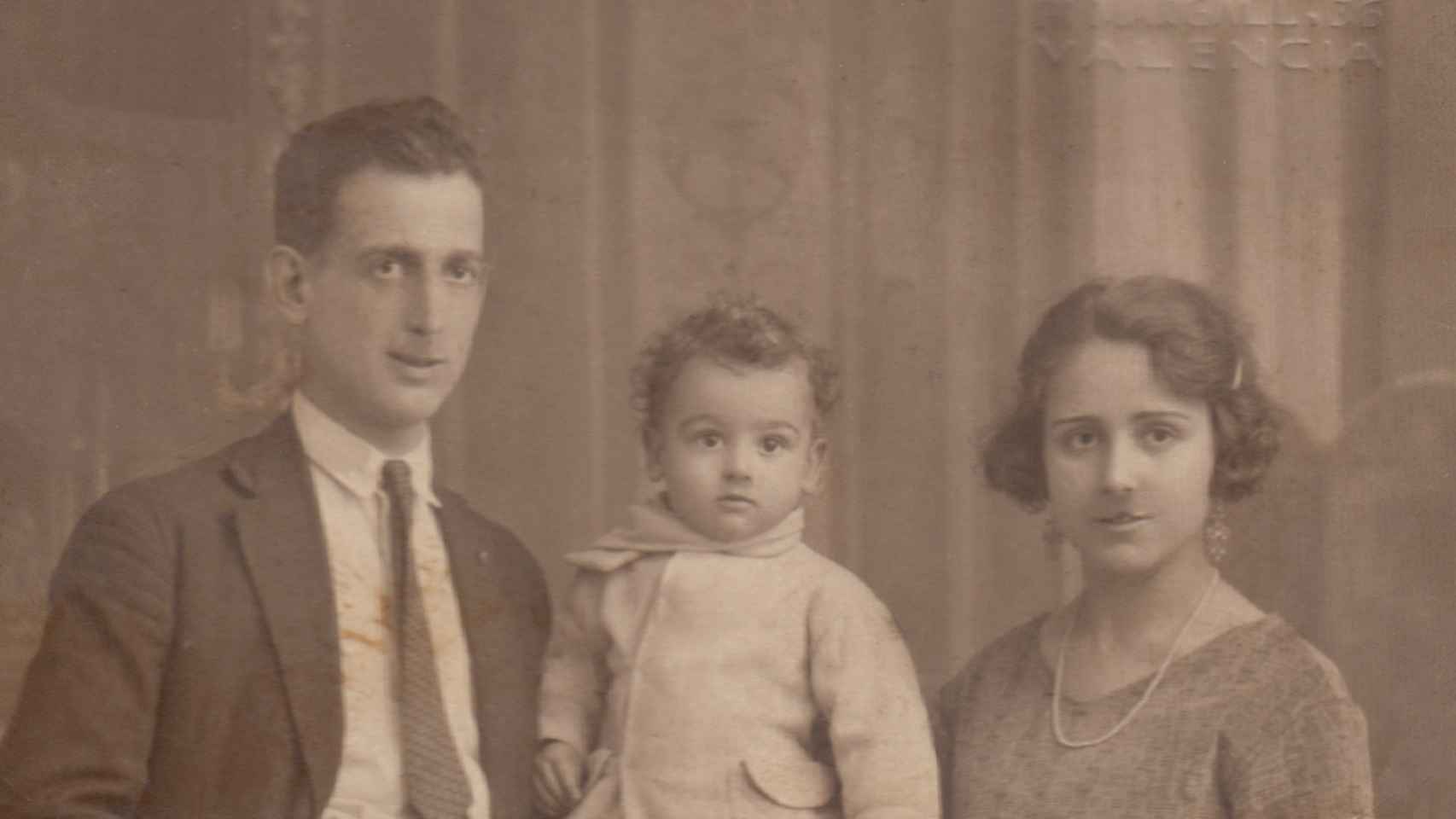 Granell, junto a su esposa Aurora y el hijo mayor de ambos, Amado.