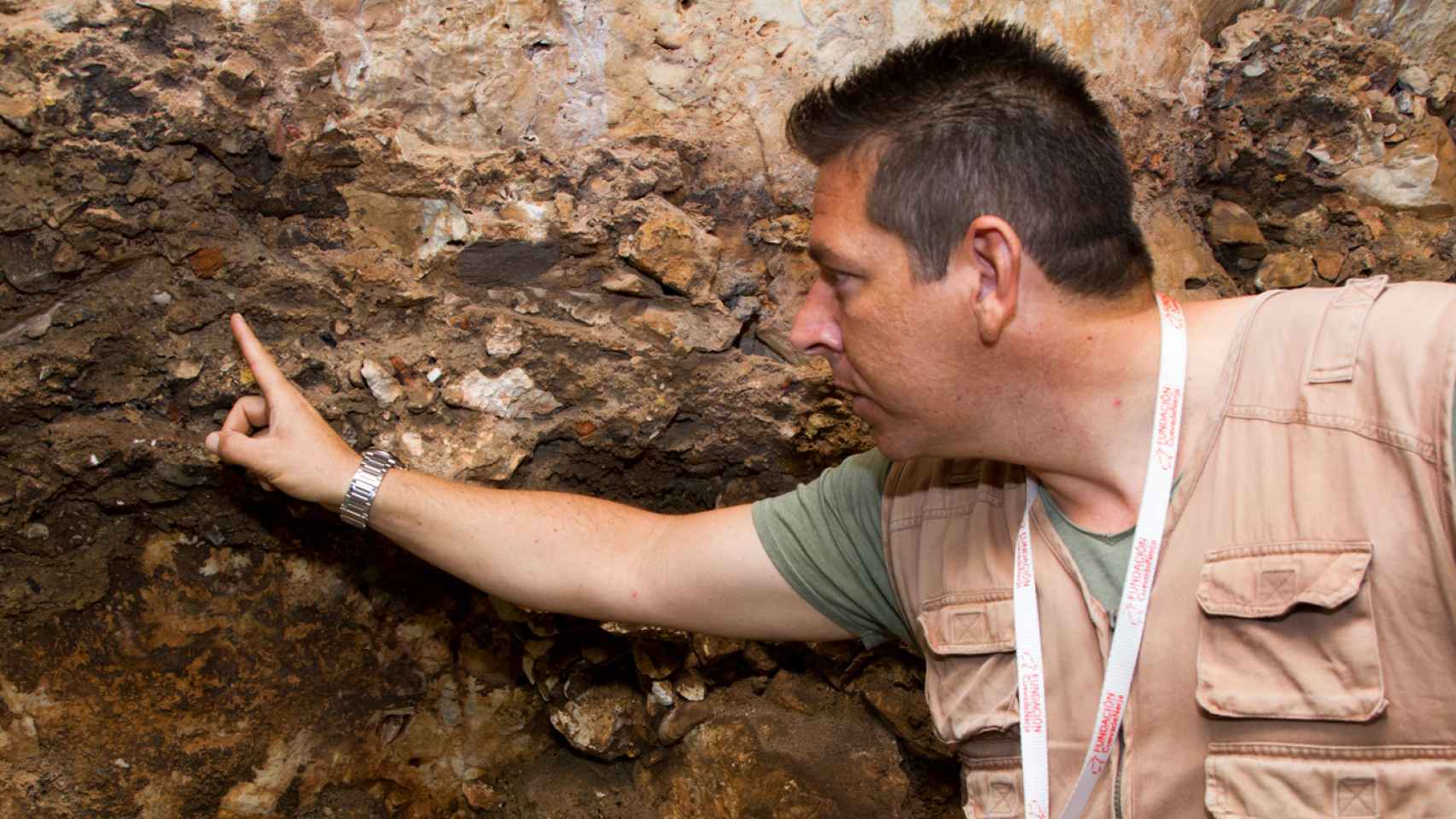 Miguel Joven sabe mucho de la Cueva de Nerja y de 'Verano azul'.