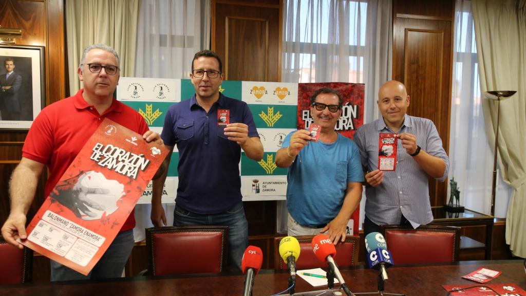 Acto de presentación de la campaña de abonados del Balonmano Zamora