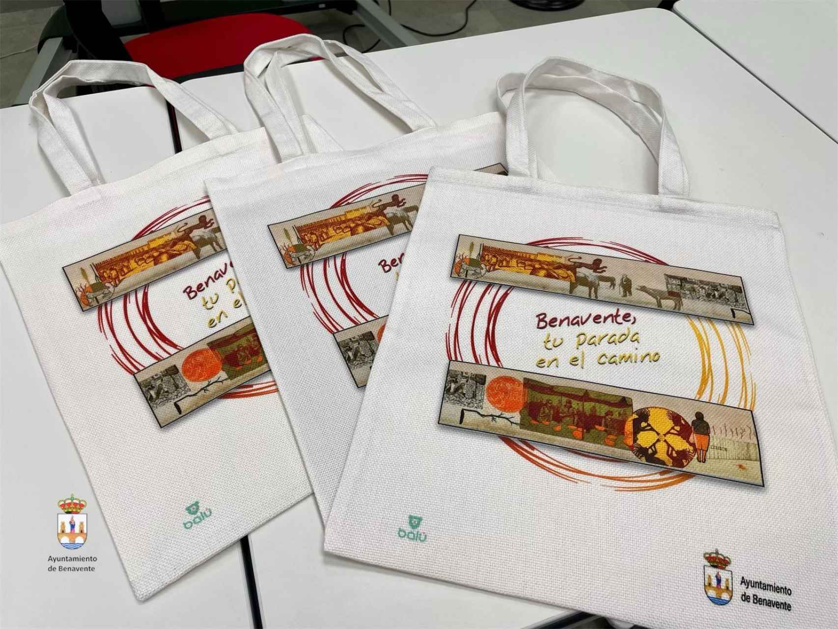 Algunas de las bolsas para la promoción turística presentadas por el Ayuntamiento de Benavente.