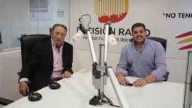 El periodista y director de la emisora, Javier García Isac, y el presidente de la cadena, Ángel de la Rúa.