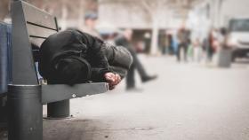 Compostela Aberta culpa al gobierno de Santiago de discriminar contra las personas sin hogar
