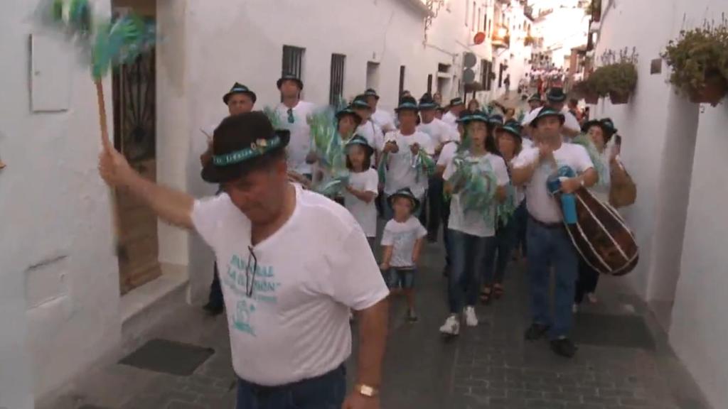 El certamen arranca con un pasacalles que recorre el pueblo hasta llegar al Barrio Santana.