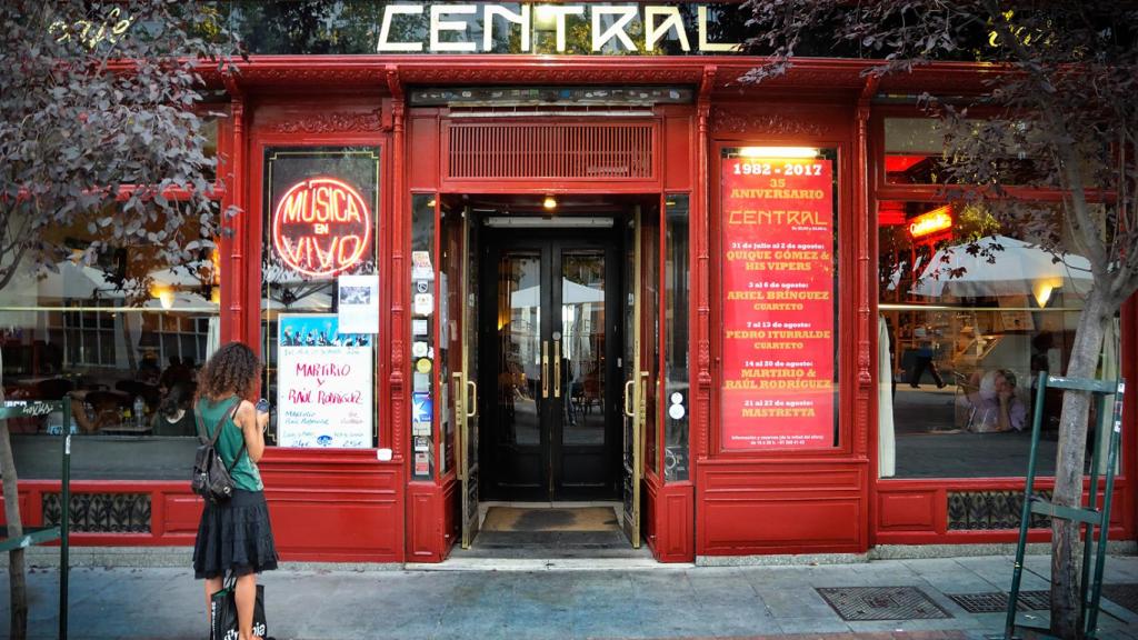 Fachada del Café Central de Madrid.