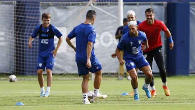 Jugadores del Málaga CF durante un entrenamiento en el Anexo de La Rosaleda