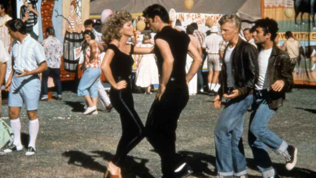 TVE vuelve a liderar la noche con 'Grease' y