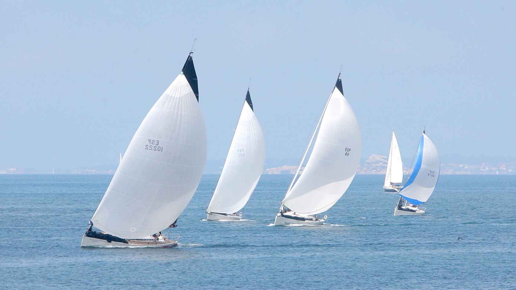 El Magical se hace con la general en la Ría de Vigo tras una jornada con encalmada en Cíes