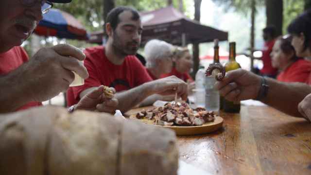 O Carballiño (Ourense) saborea su fiesta del pulpo, una tradición con 60 años de historia