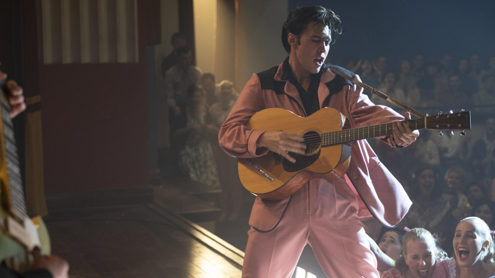 Austin Butler como Elvis Presley en el biopic 'Elvis'.