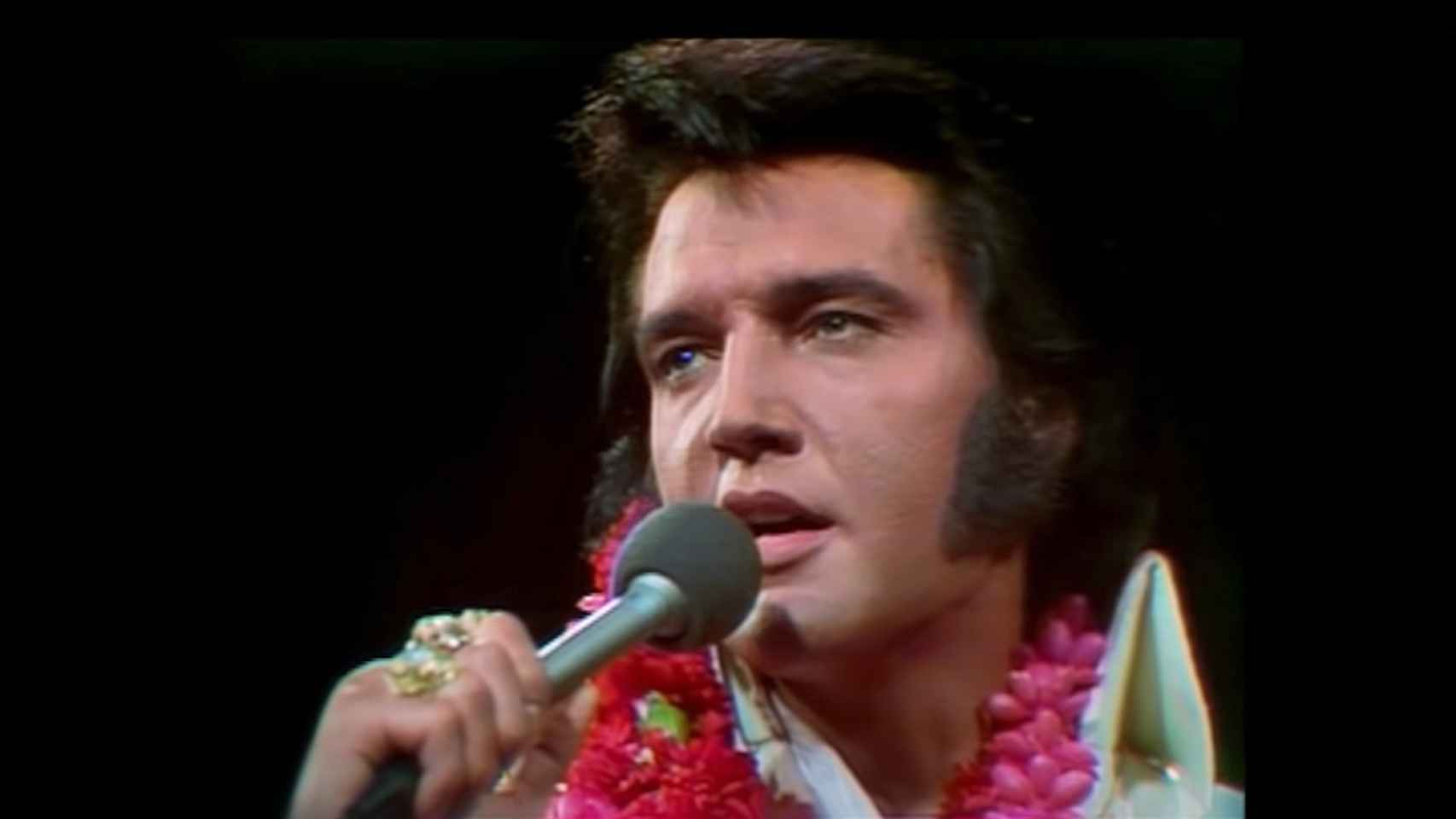 Elvis Presley durante su concierto 'Aloha From Hawaii', en 1973, cuatro años antes de su muerte