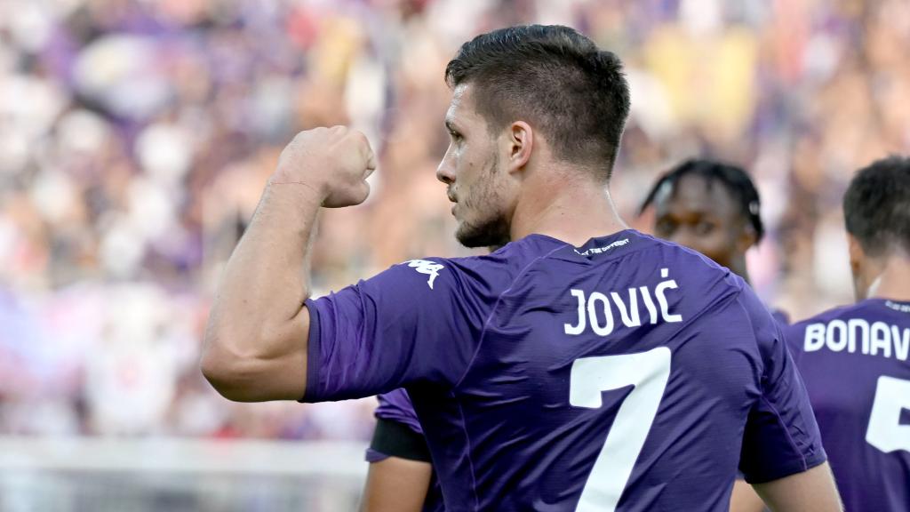 Luka Jovic celebra un gol con la Fiorentina.