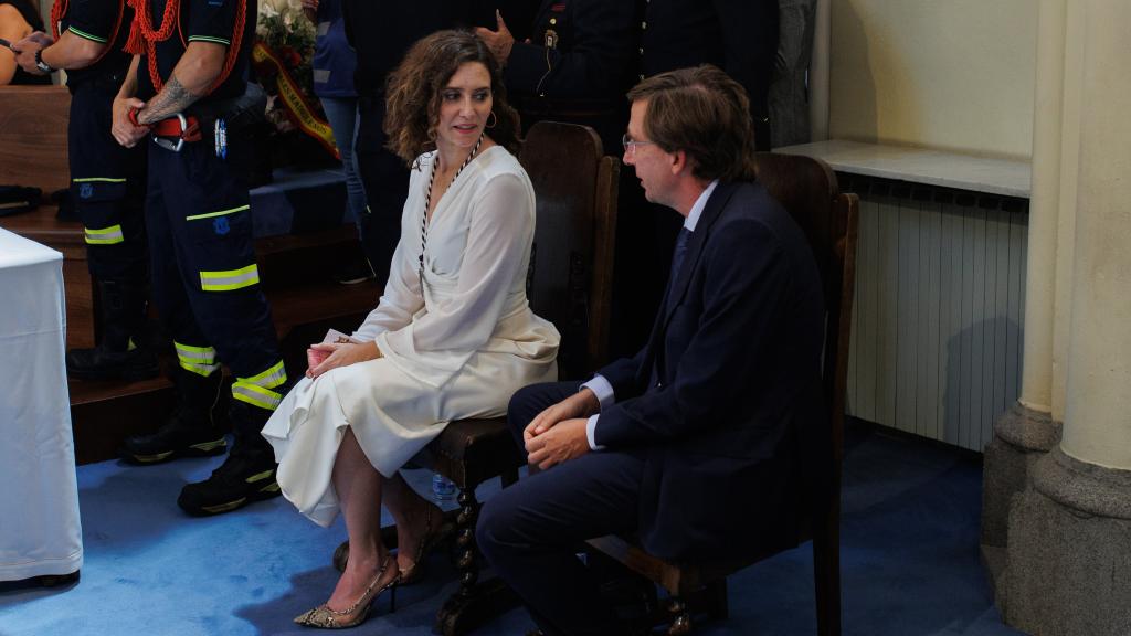 Isabel Díaz Ayuso junto a José Luis Martínez Almeida en la entrega de las Palomas de Bronce