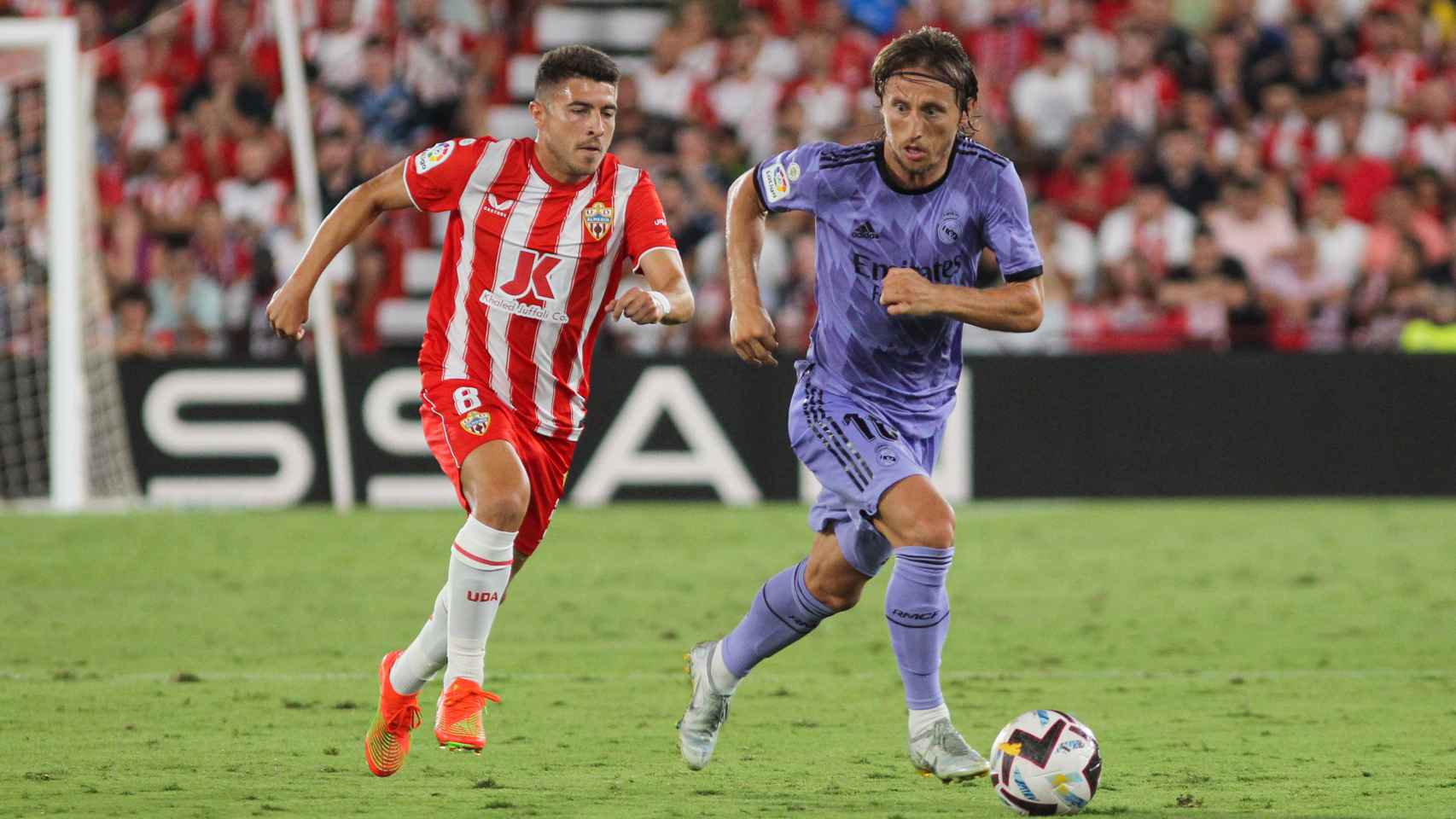 Luka Modric, durante el Almería - Real Madrid