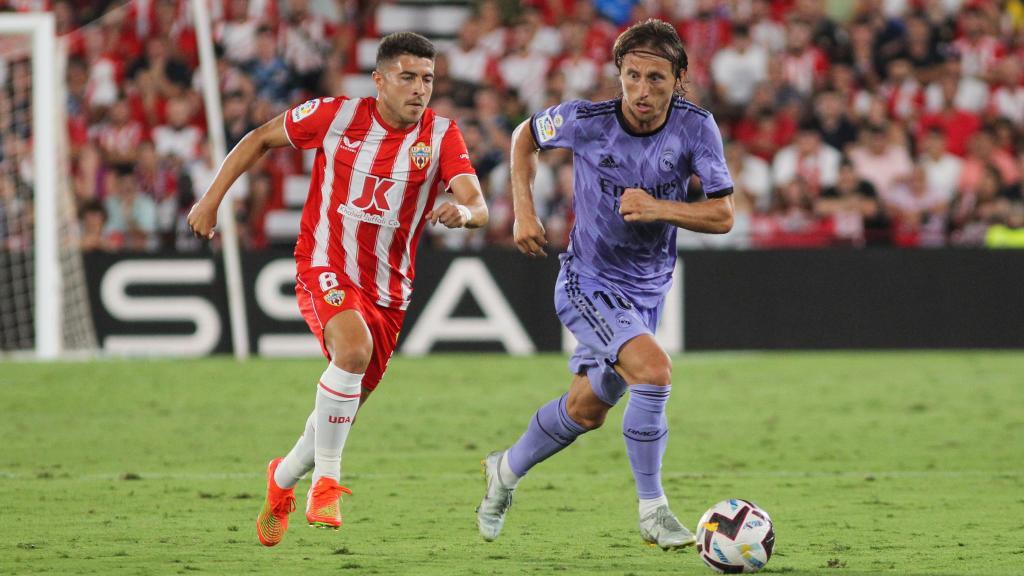 Luka Modric, durante el Almería - Real Madrid