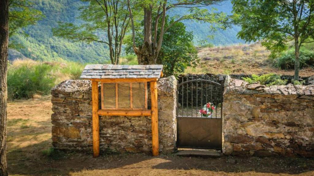 La entrada al cementerio de Teresa.