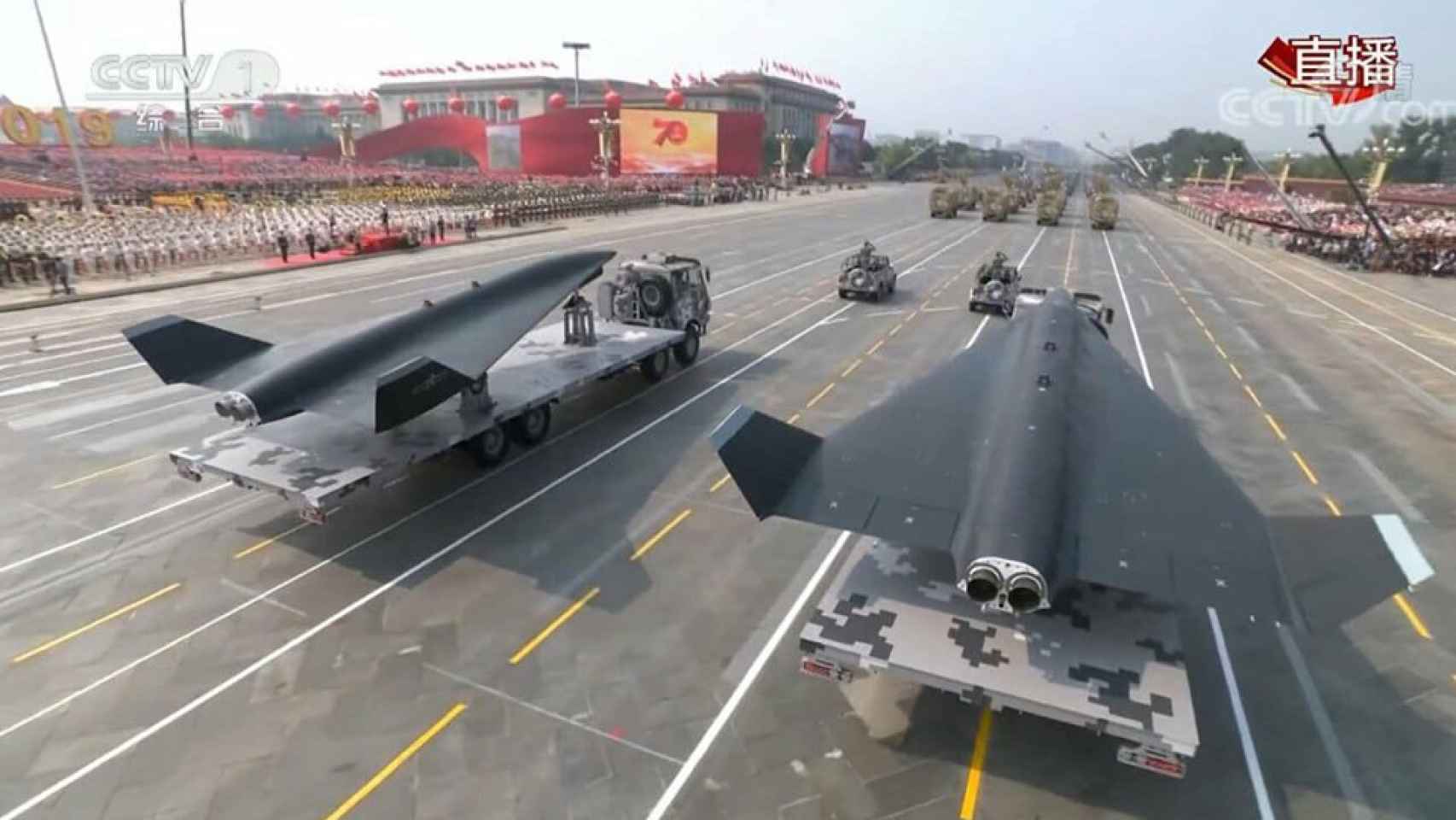 Un par de WZ-8 en un desfile militar en China