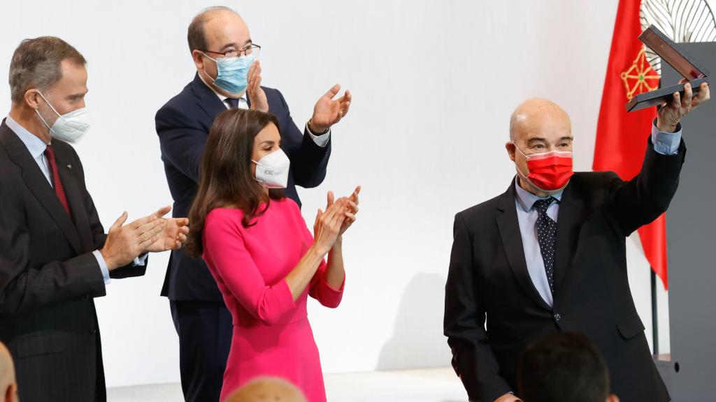 Los reyes Felipe y Letizia entregan a Antonio Resines la Medalla de Oro al Mérito de las Bellas Artes.