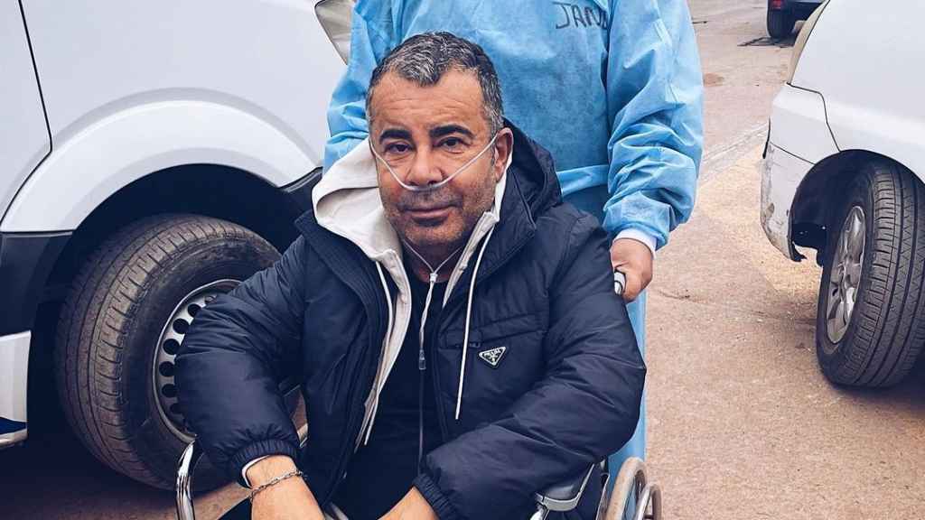 Jorge Javier Vázquez en silla de ruedas en una fotografía que ha 'colgado' en sus redes sociales.