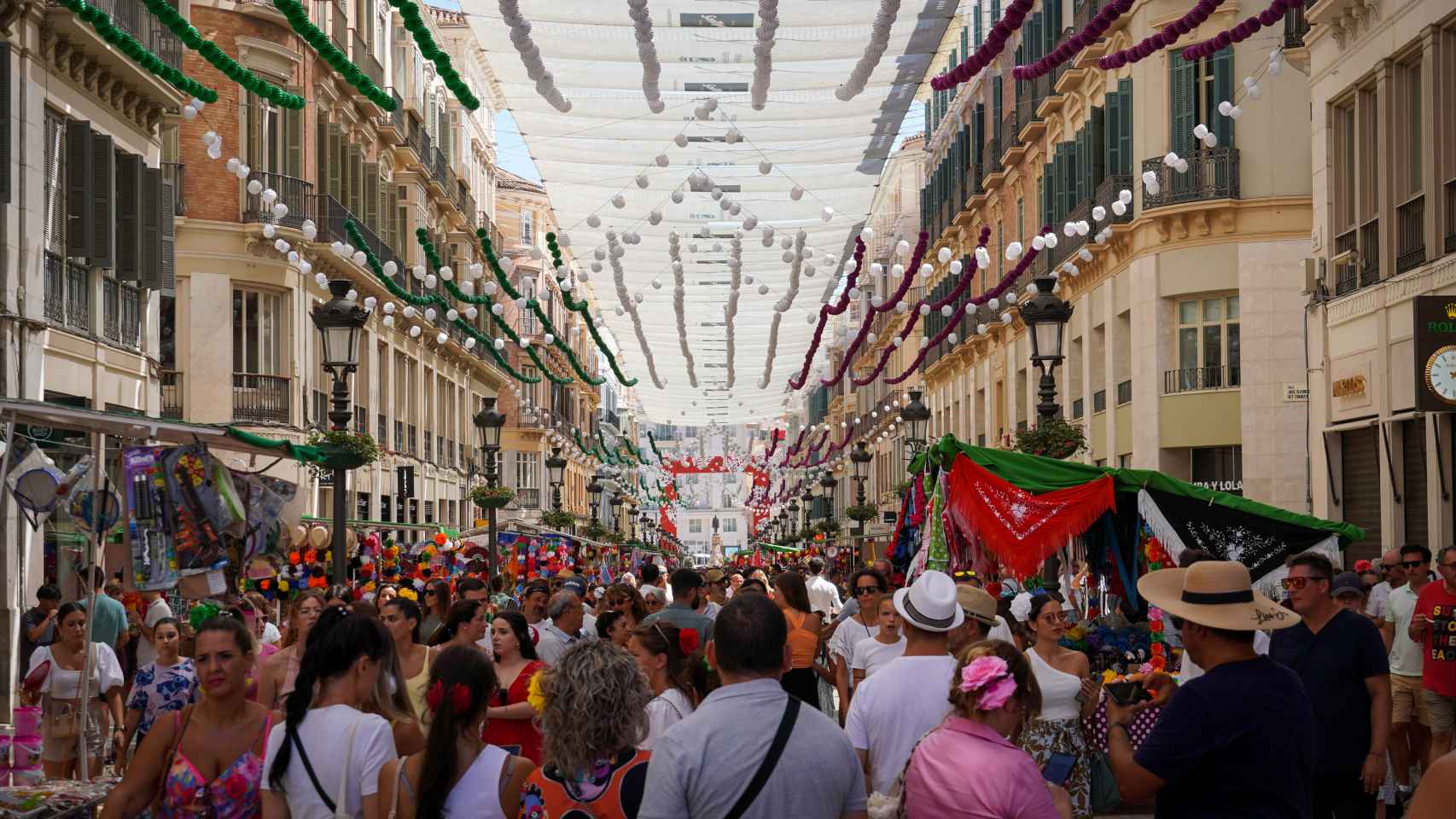 ¡Que no pare la fiesta! La Feria del Centro de Málaga, en imágenes