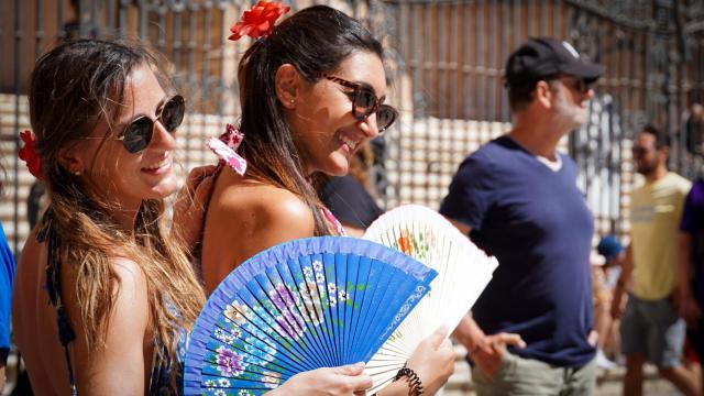 ¡Que no pare la fiesta! La Feria del Centro de Málaga, en imágenes