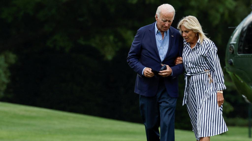 Jill Biden junto a su esposo, Joe Biden, en una imagen de agosto de 2022.