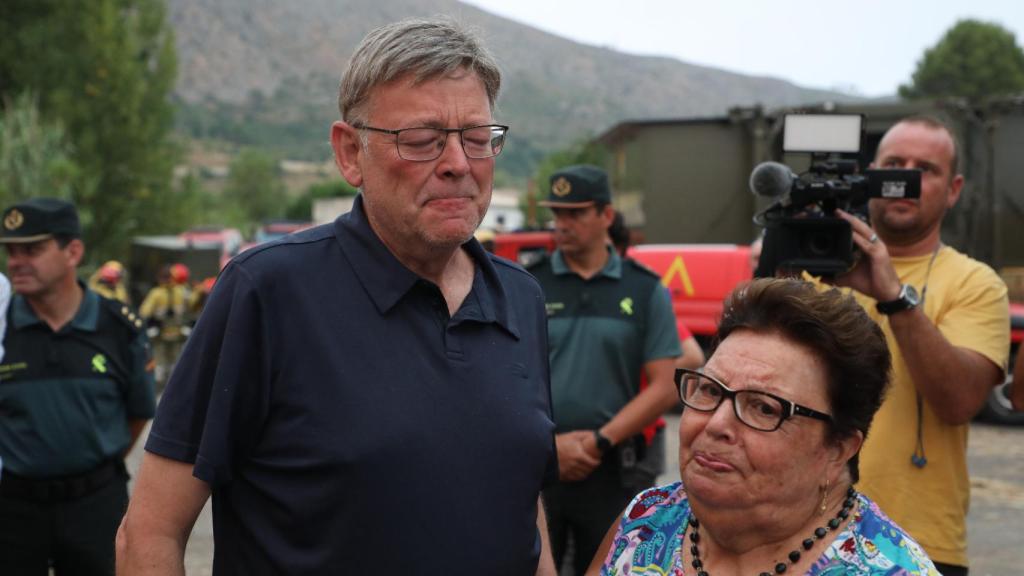 Ximo Puig y Leonor Jiménez Dámaso, Dory, emocionados en la Vall d'Ebo.