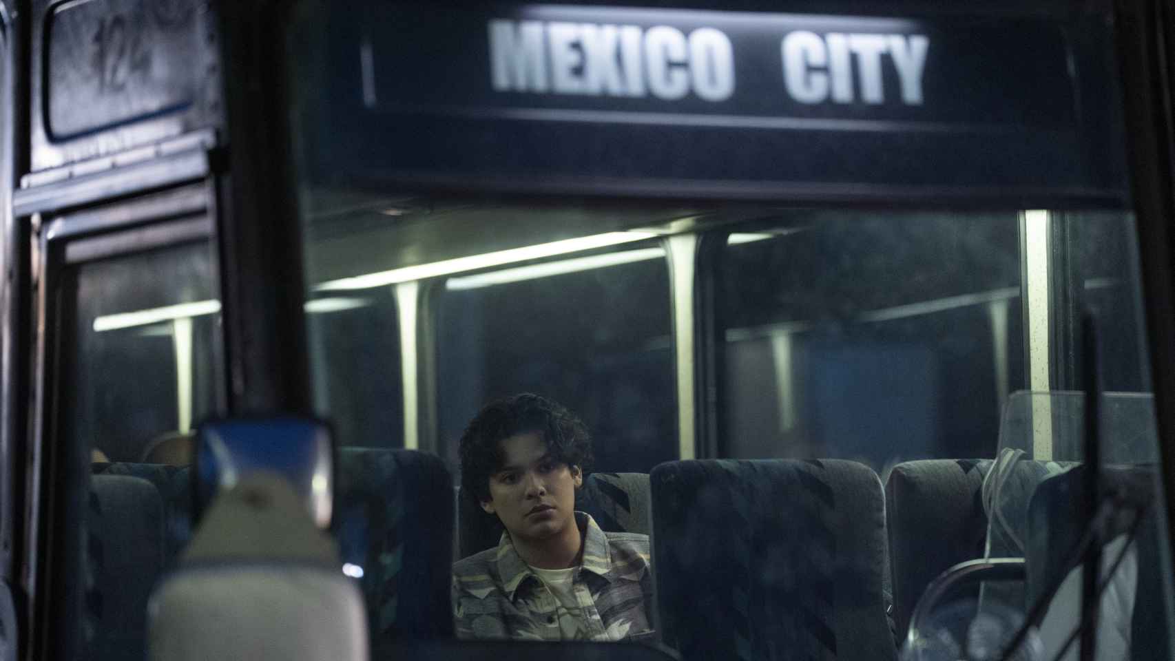 Miguel en México al final de la cuarta temporada de 'Cobra Kai'.
