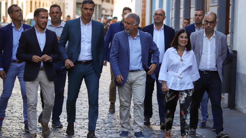 Pedro Sánchez durante una visita a la isla de La Palma.