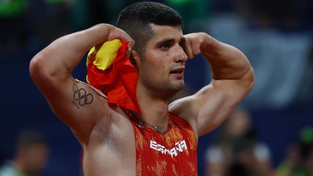 Asier Martínez, celebrando su victoria en el Campeonato de Atletismo de Europa en los 110m vallas