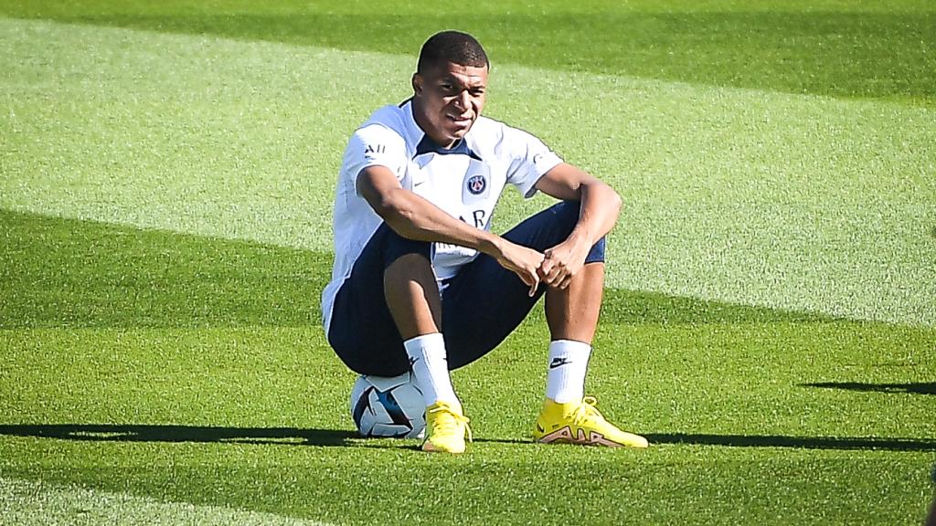 Mbappé durante un entrenamiento del PSG