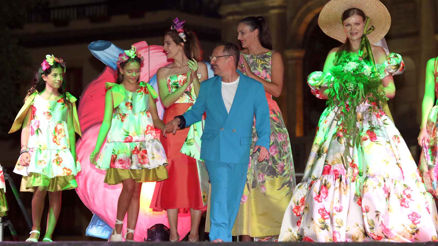 Toledo ha vuelto a acoger un año más el tradicional desfile de moda de la Feria y Fiestas, que ha contado de nuevo con la maestría e ingenio del diseñador José Sánchez